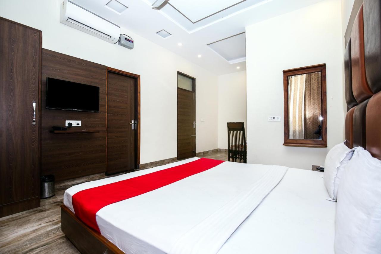 Hotel Hollywood Zirakpur Chandigarh - Family Hotel 외부 사진