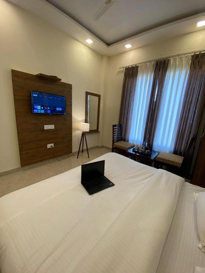 Hotel Hollywood Zirakpur Chandigarh - Family Hotel 외부 사진